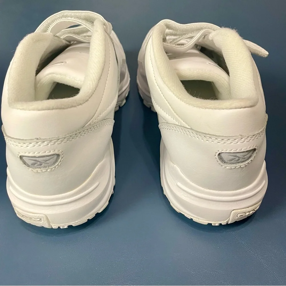 Reebok Walking Athletic Shoe‎ Women's Leather Slip On Comfort Granny Mature 8